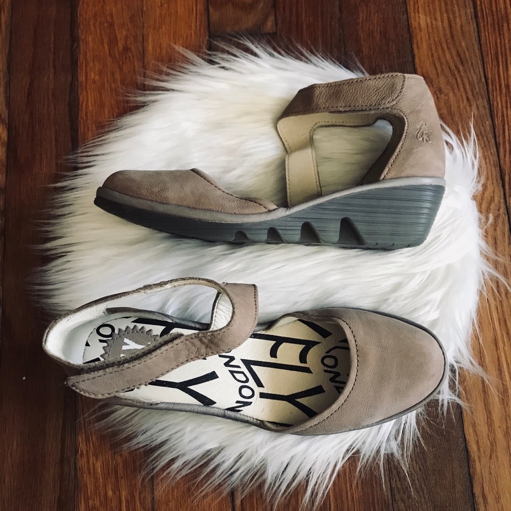 Fly London pats sandals